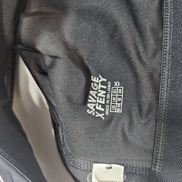 Savage X Fenty Athletic Sports Bra 1X Black Cut-Out Racerback Training Gym Top - Picture 3 of 4